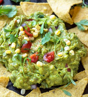 Easy Guacamole Recipe | thecozyapron.com