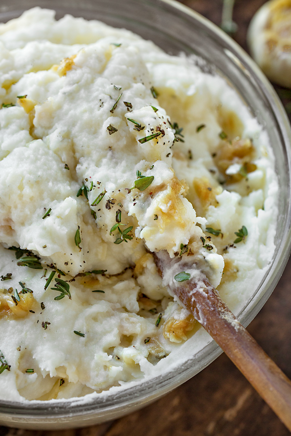 Garlic Mashed Potatoes | thecozyapron.com