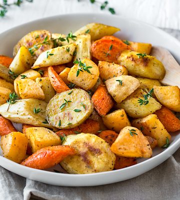 Roasted Root Vegetables | thecozyapron.com