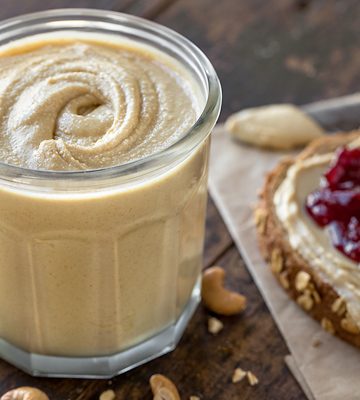 Cashew Butter Recipe | thecozyapron.com