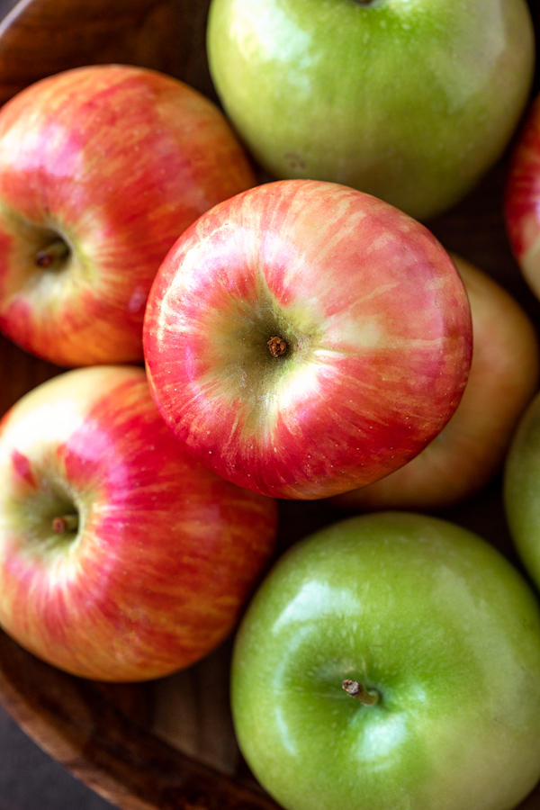 Fresh Apples for Caramel Apple Pie Bars | thecozyapron.com