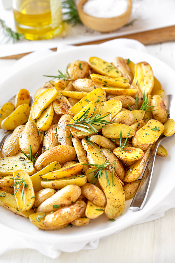 Rosemary Potatoes | thecozyapron.com