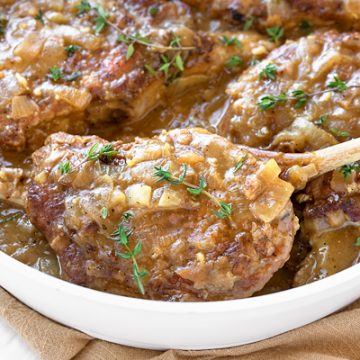Smothered Pork Chops with Onion Pan Sauce | thecozyapron.com