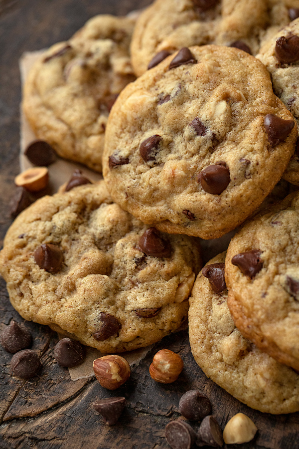 Chocolate Chip Cookies with Roasted Hazelnuts | thecozyapron.com