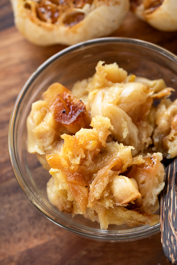 Mashed Roasted Garlic | thecozyapron.com