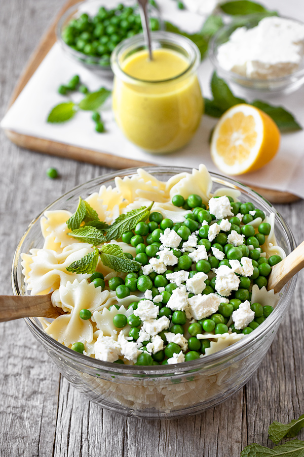 Bow Tie Pasta Salad with Lemon Vinaigrette | thecozyapron.com