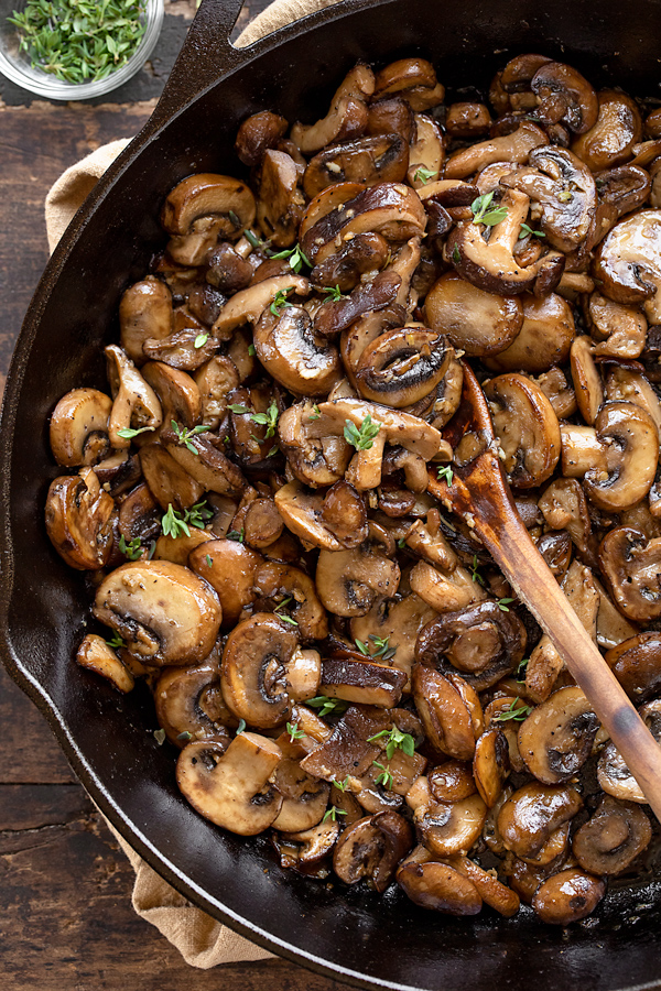 Sauteed Mushrooms with Garlic | thecozyapron.com