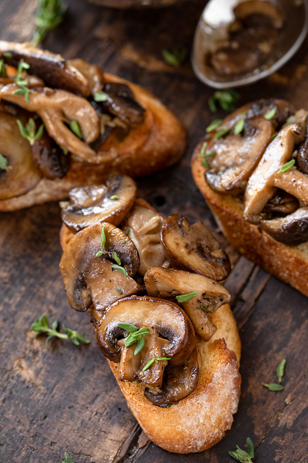 Sauteed Mushrooms with Garlic on Toast | thecozyapron.com