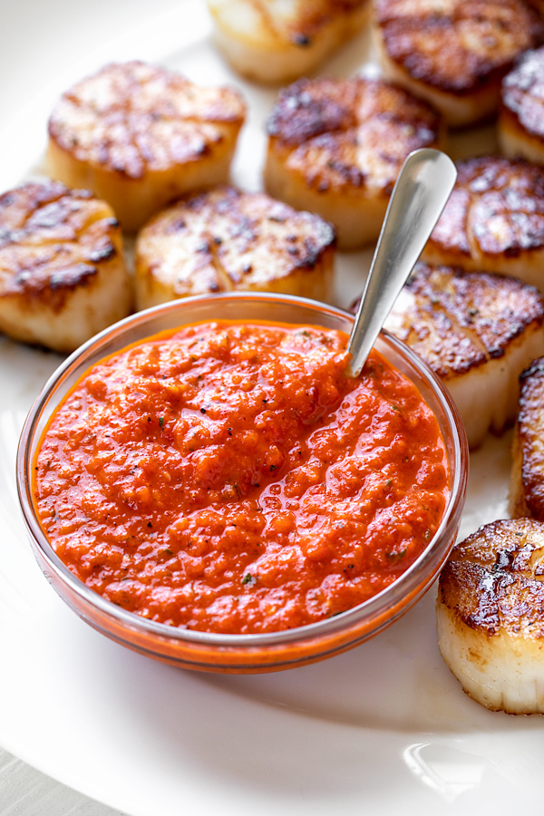 Roasted Red Pepper Sauce for Pan Seared Scallops | thecozyapron.com