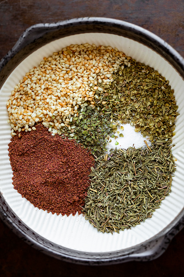 Ingredients for Za'atar Seasoning | thecozyapron.com