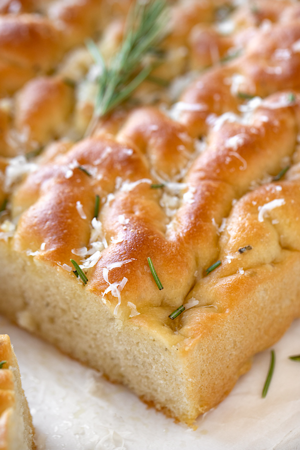 Focaccia Bread with Rosemary and Garlic | thecozyapron.com