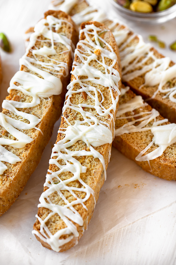 Biscotti Drizzled with White Chocolate | thecozyapron.com