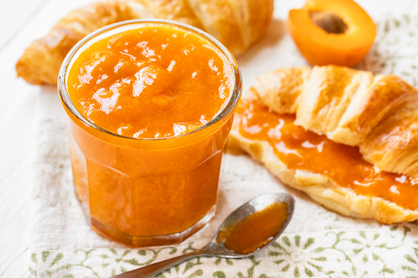 Apricot Jam | thecozyapron.com