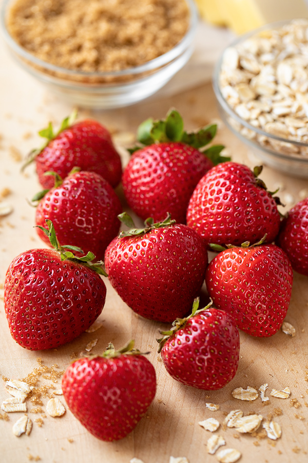 Fresh Strawberries for Strawberry Oatmeal Bars | thecozyapron.com