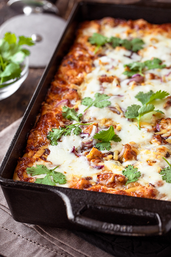 BBQ Chicken Pizza in a Deep Dish Pan  | thecozyapron.com