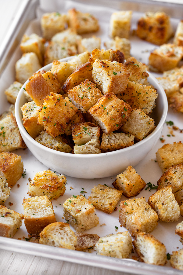 Homemade Croutons in a Bowl | thecozyapron.com