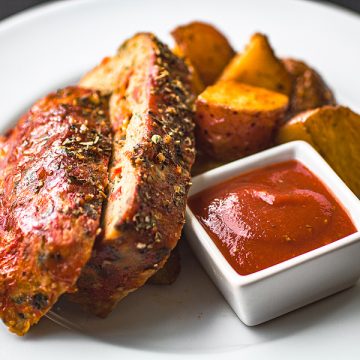 turkey meatloaf with tomato glaze and roasted potatoes