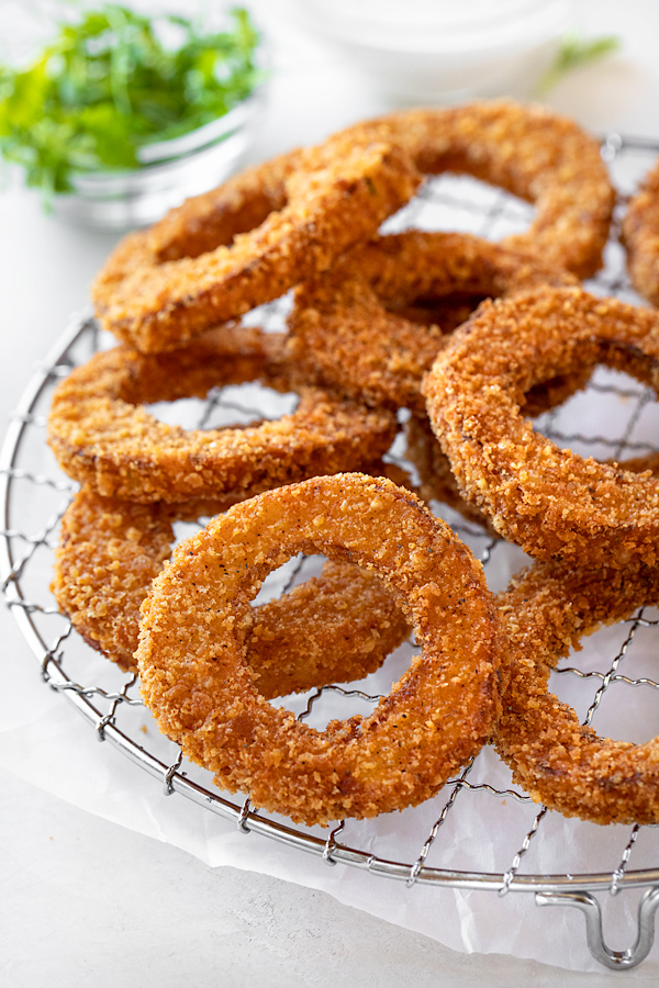 Crispy Delicata Squash Rings on a Wire Rack | thecozyapron.com