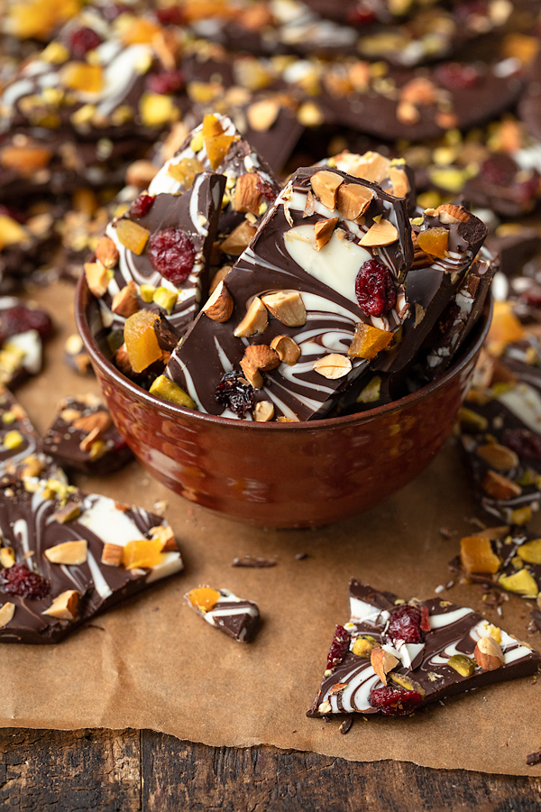 Chocolate Bark in a Bowl | thecozyapron.com