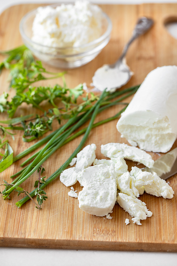 Whipped Goat Cheese Ingredients | thecozyapron.com