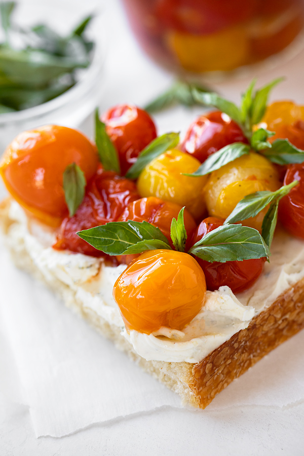 Close Up of Tomato Confit on Toast | thecozyapron.com