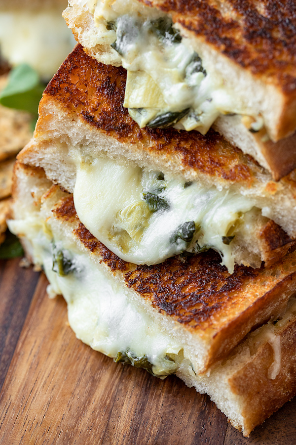 Spinach and Artichoke Grilled Cheese | thecozyapron.com