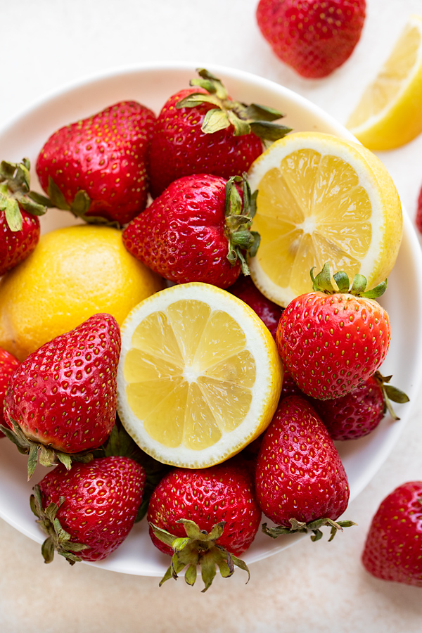 Fresh Strawberries and Lemons for Strawberry Lemonade Scones | thecozyapron.com
