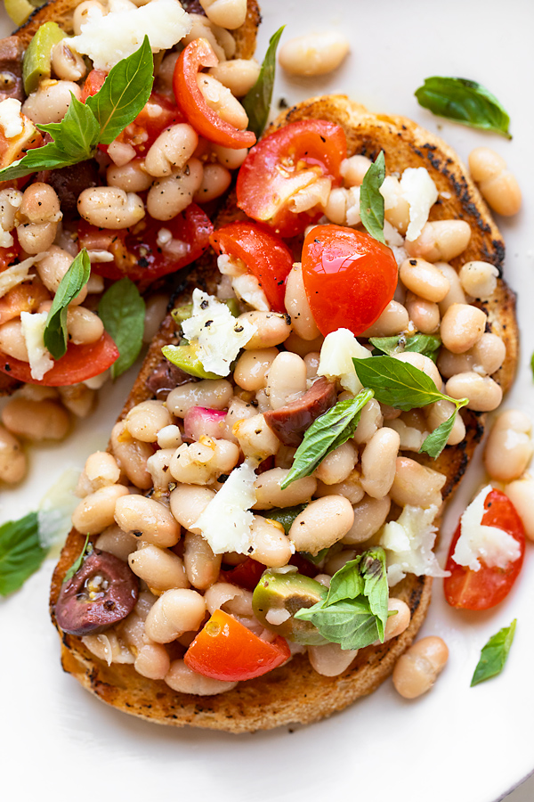 White Bean Salad on Toasts | thecozyapron.com