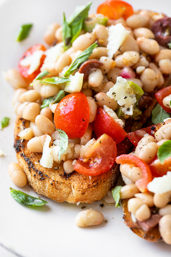 White Bean Salad on Toast | thecozyapron.com