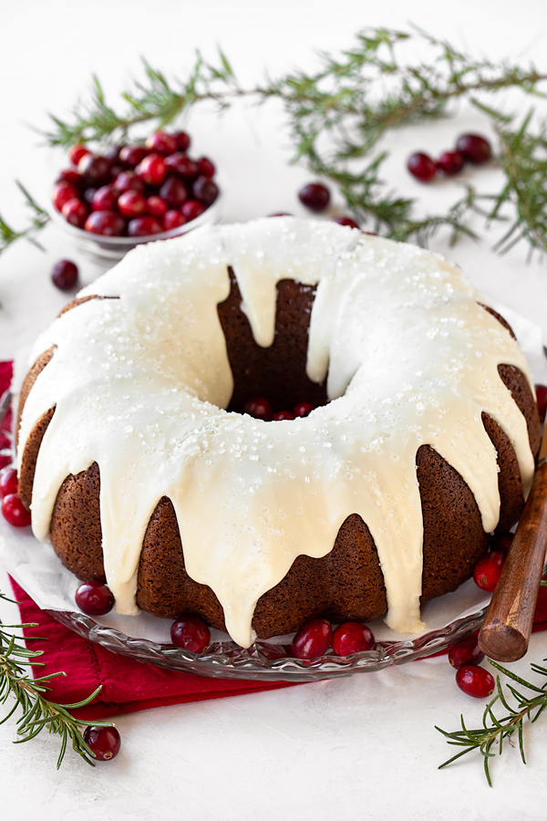 Gingerbread Cake | thecozyapron.com