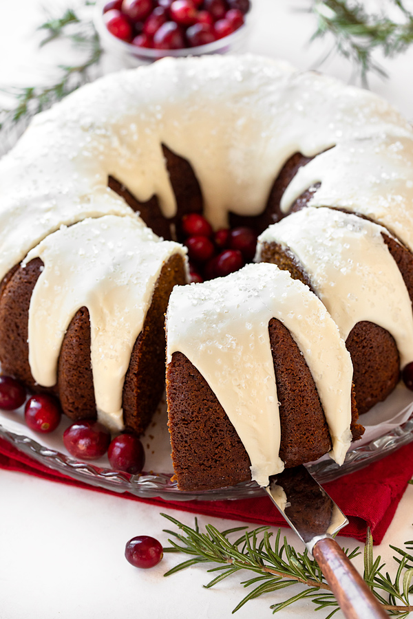 Sliced Gingerbread Cake | thecozyapron.com