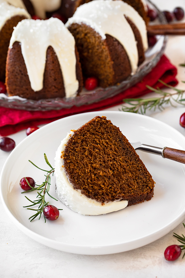 Sliced of Gingerbread Cake | thecozyapron.com