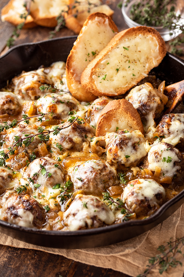 French Onion Meatballs | thecozyapron.com