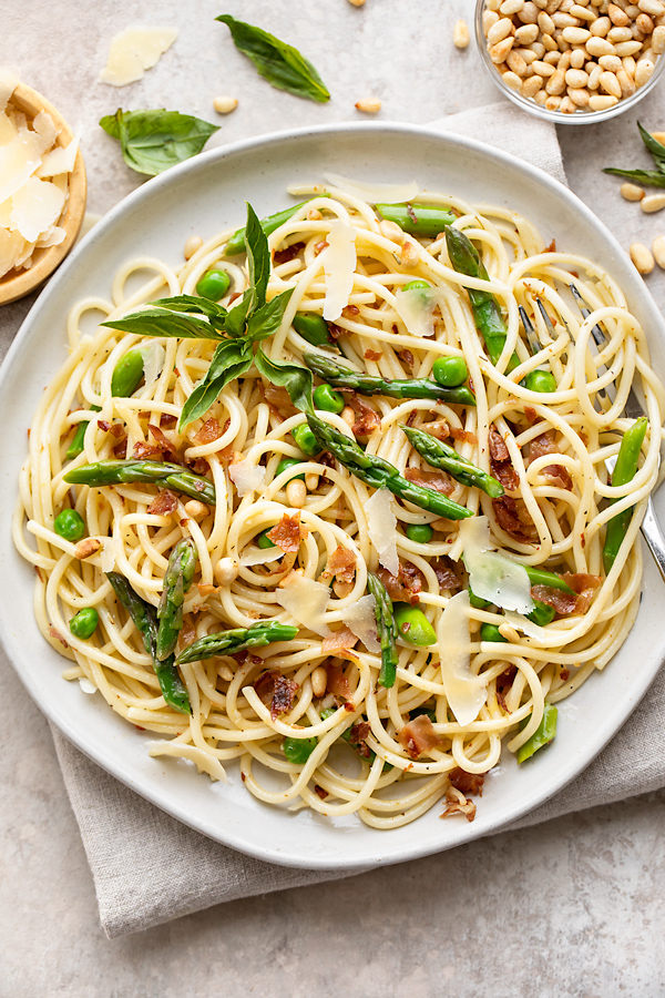 Asparagus Pasta with Prosciutto | thecozyapron.com