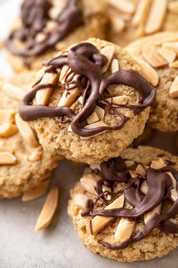 Almond Flour Cookie with Chocolate Drizzle | thecozyapron.com