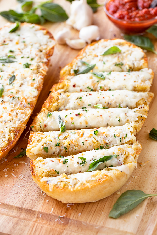 Sliced, Cheesy Garlic Bread | thecozyapron.com
