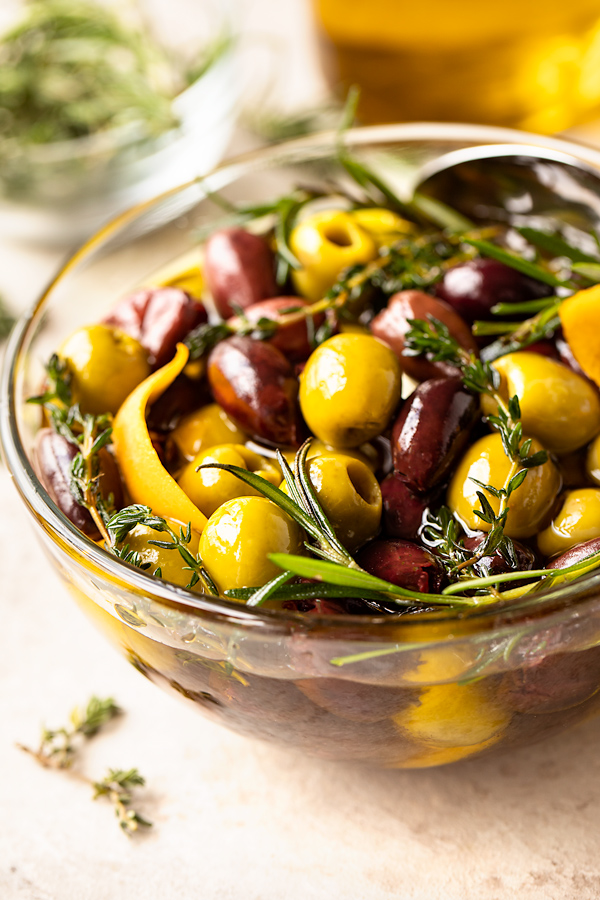 Marinated Olives in a Bowl | thecozyapron.com