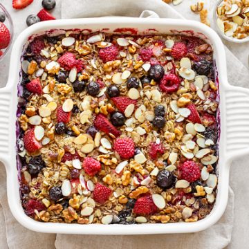Oatmeal Bake with Mixed Berries | thecozyapron.com