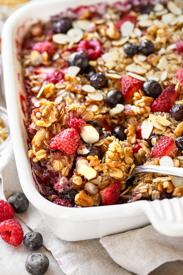 Oatmeal Bake with Mixed Berries | thecozyapron.com