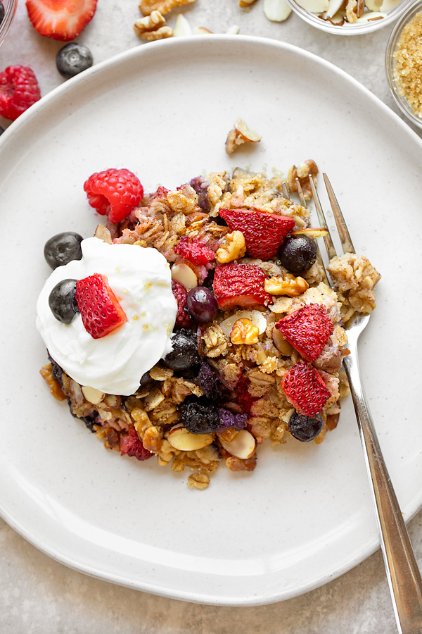 Oatmeal Bake with Mixed Berries on Plate with Yogurt | thecozyapron.com