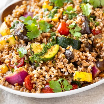 Farro Salad with Grilled Vegetables | thecozyapron.com