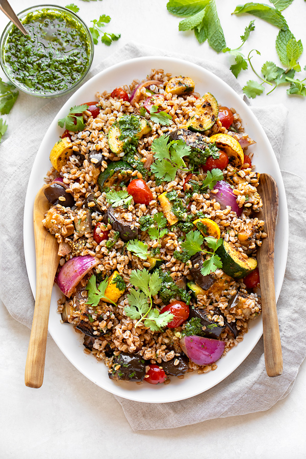 Farro Salad with Grilled Vegetables | thecozyapron.com