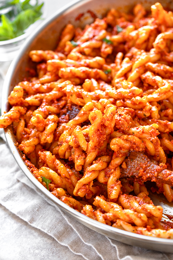 Gemelli Pasta with Roasted Red Pepper Sauce in a Skillet | thecozyapron.com