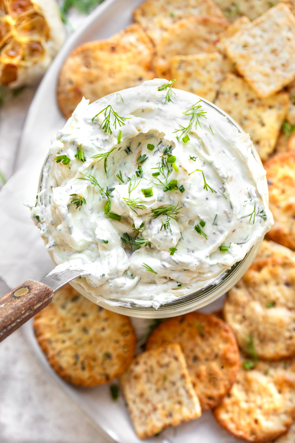 Garlic and Herb Cheese Spread with Crackers | thecozyapron.com