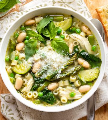 Green Minestrone Soup with Chicken | thecozyapron.com