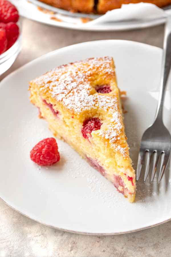 Lemon Ricotta Cake with Raspberries | thecozyapron.com