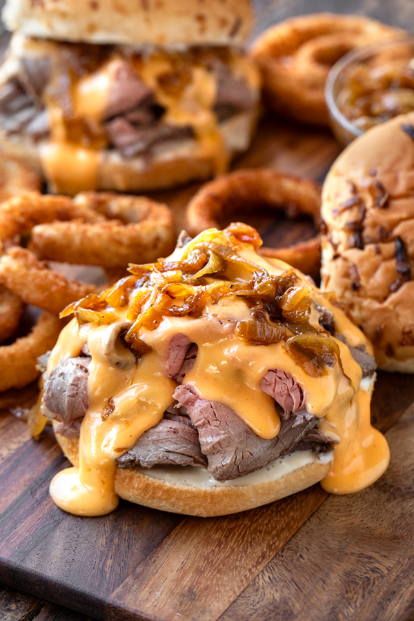 Open-Face Roast Beef Sandwich with Cheddar Sauce | thecozyapron.com