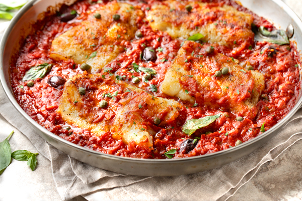 Baked Cod in Spicy Tomato Sauce | thecozyapron.com