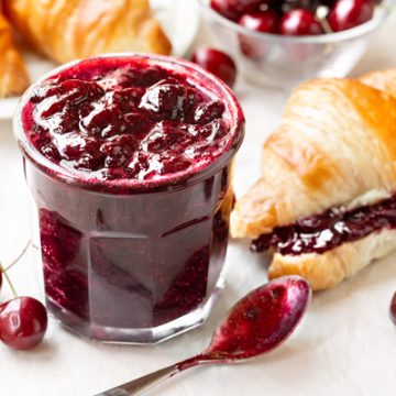 Cherry Jam | thecozyapron.com