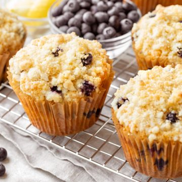 Lemon Blueberry Muffins | thecozyapron.com